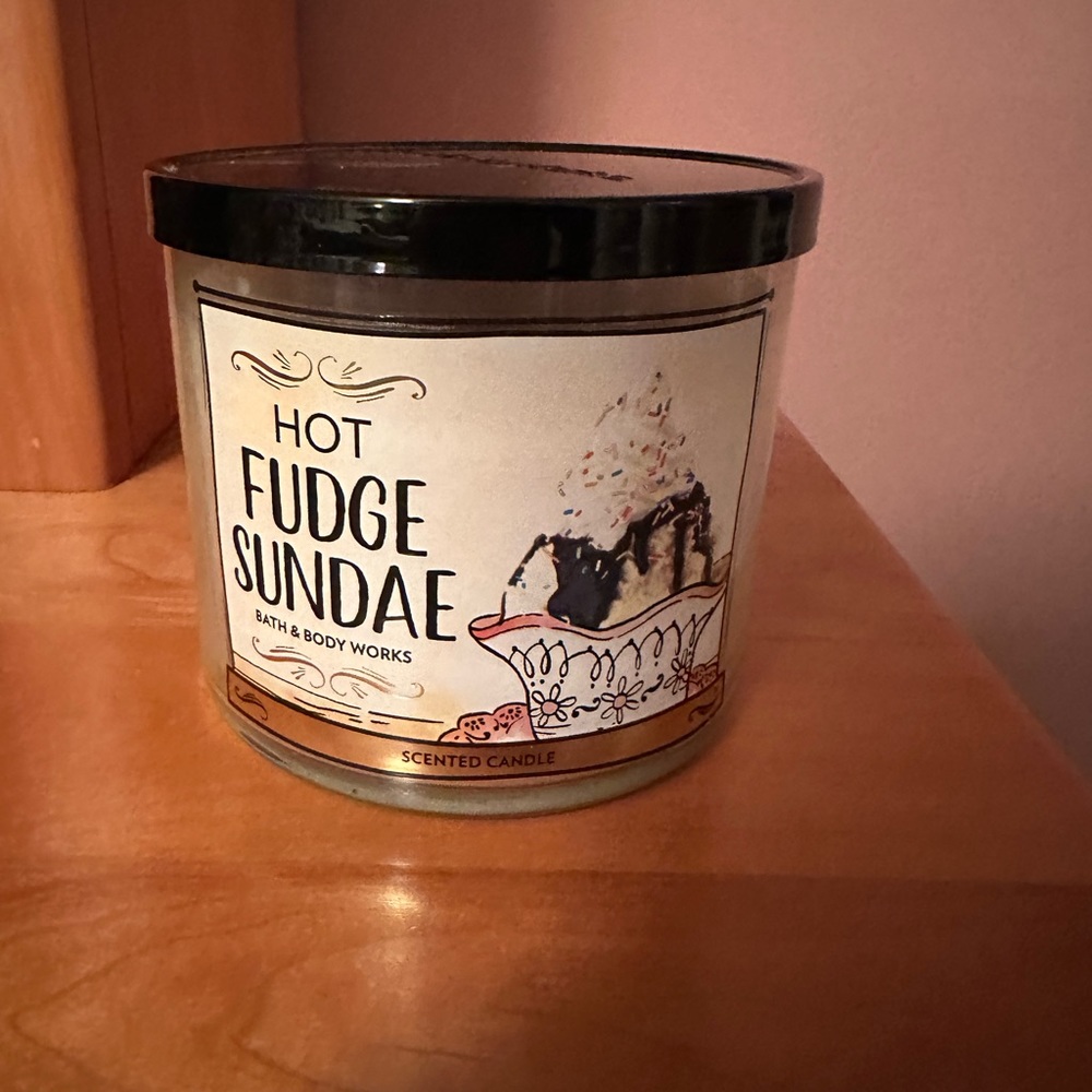 B&BW CANDLE: HOT FUDGE SUNDAE